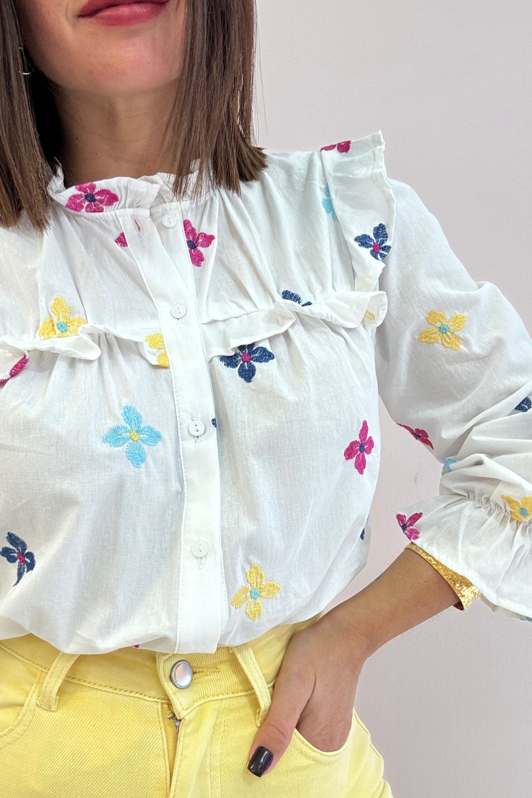 Blusa florecitas bordadas