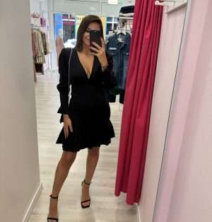 Vestido negro satinado