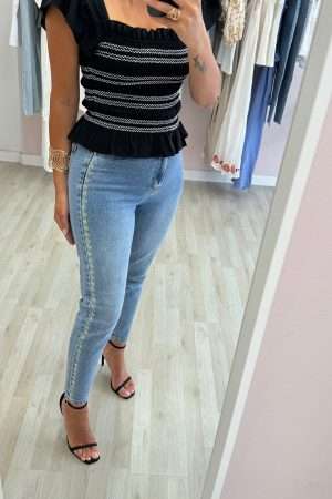 Jeans mom fit piedras laterales